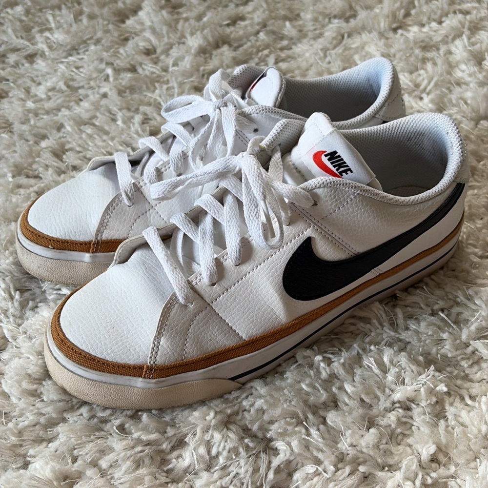 Unisex Nike Court Legacy sneakers